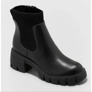 Universal Thread Chelsea Boot with heel